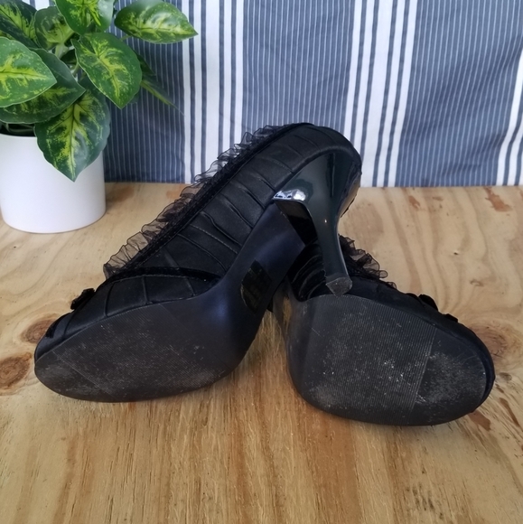 EUC Charlotte Russe black shoes with lace - size 8 - Picture 3 of 7